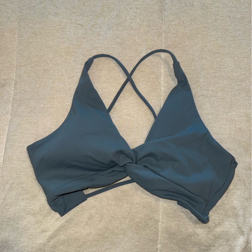Danysu twist front strap sports bra